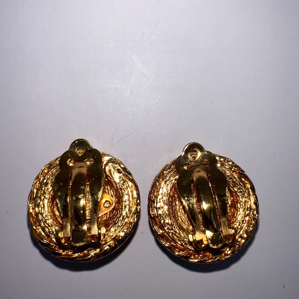 CHANEL Vintage Lion Head Rhinestone Clip Earrings in Box - Picture 5 of 13